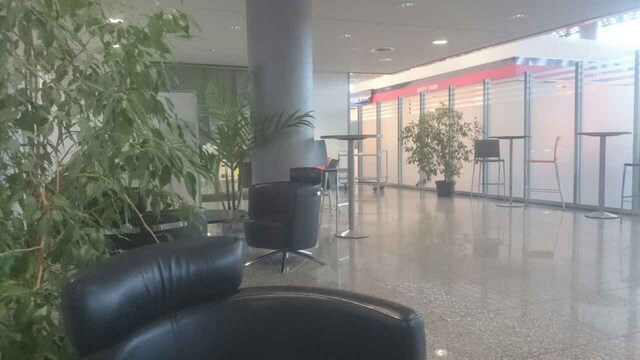 Lounge thumbnail 2