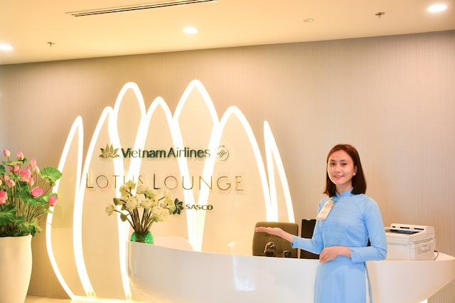 Lounge thumbnail 1
