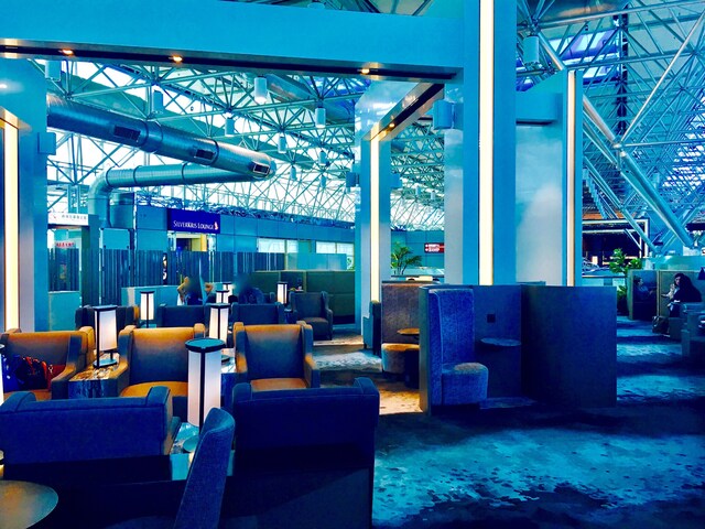 Lounge thumbnail 4