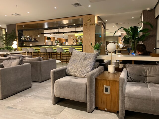 Lounge thumbnail 3