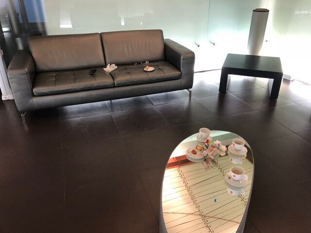 Lounge thumbnail 1