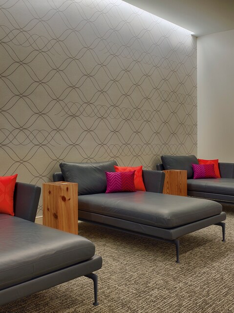 Lounge thumbnail 5