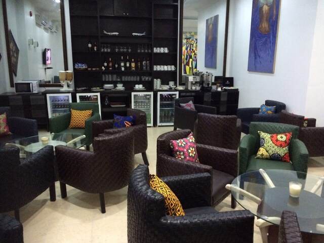 Lounge thumbnail 3