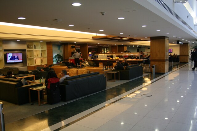 Lounge thumbnail 4