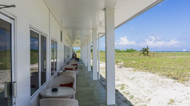 Lounge thumbnail 2