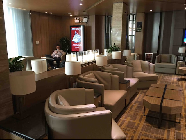 Lounge thumbnail 2