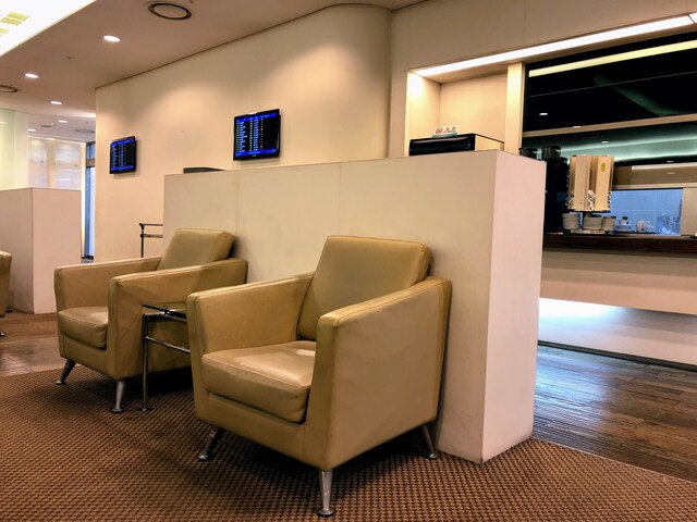 Lounge thumbnail 4