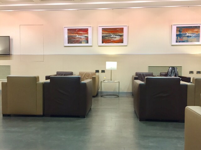 Lounge thumbnail 2