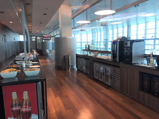 Lounge thumbnail 2