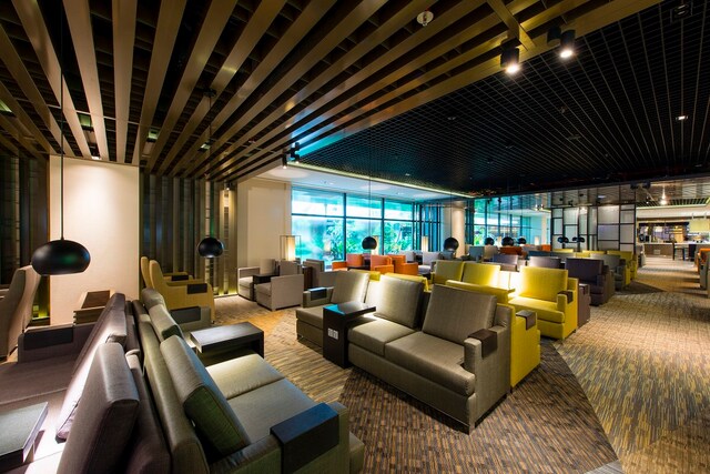 Lounge thumbnail 1