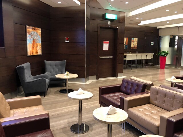 Lounge thumbnail 2