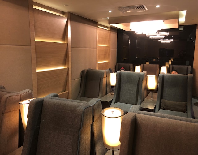 Lounge thumbnail 1