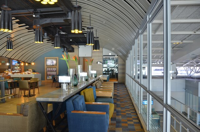 Lounge thumbnail 2