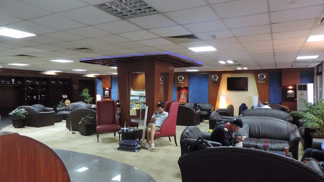 Lounge thumbnail 2