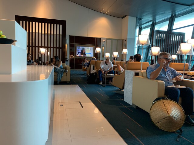 Lounge thumbnail 3