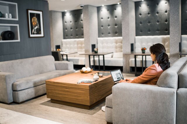 Lounge thumbnail 1