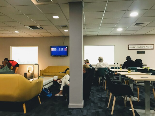 Lounge thumbnail 2