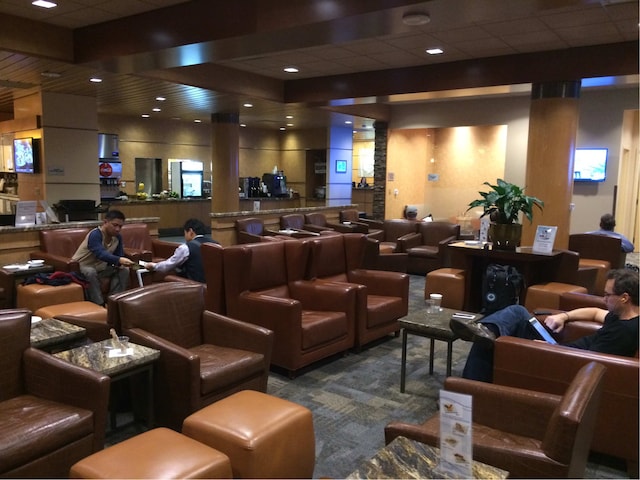 Lounge thumbnail 2