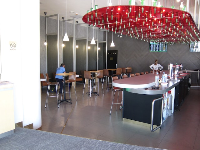 Lounge thumbnail 1