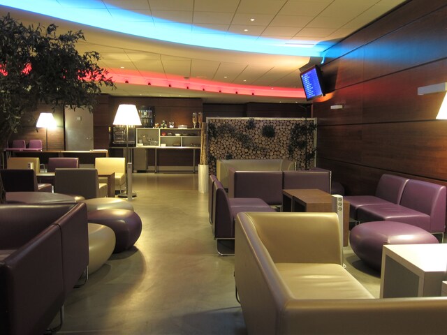 Lounge thumbnail 5