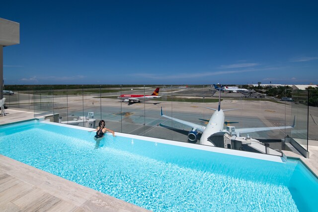 Lounge thumbnail 1