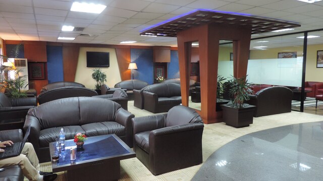 Lounge thumbnail 1