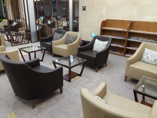 Lounge thumbnail 1