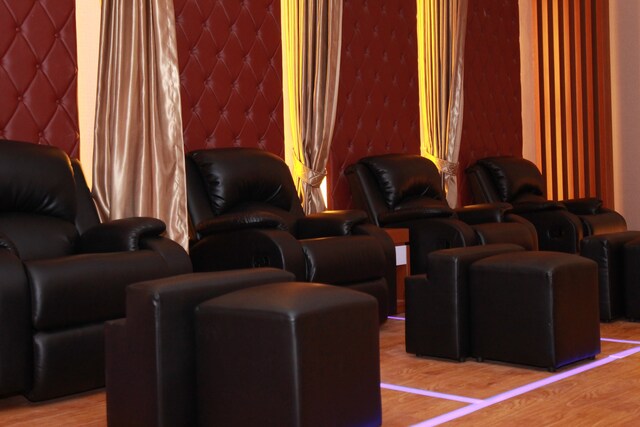 Lounge thumbnail 2