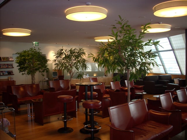 Lounge thumbnail 1