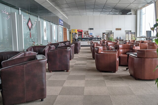 Lounge thumbnail 1