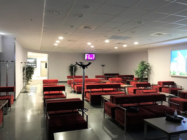 Lounge thumbnail 2