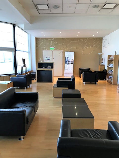 Lounge thumbnail 1