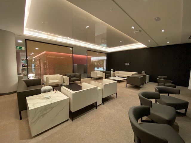 Lounge thumbnail 4