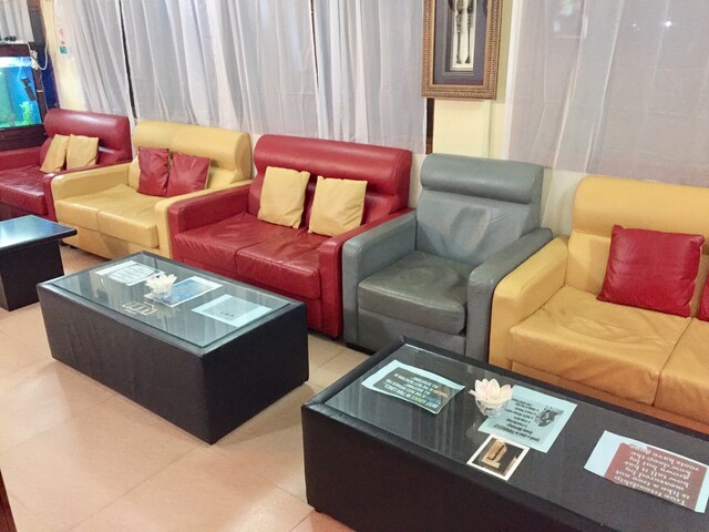 Lounge thumbnail 2