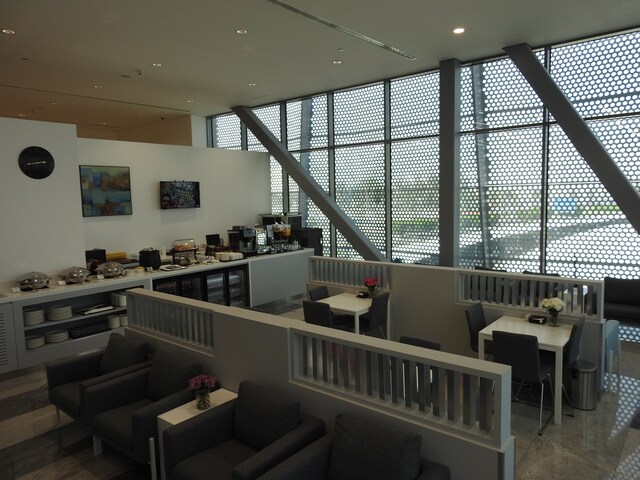 Lounge thumbnail 3