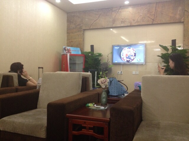 Lounge thumbnail 1