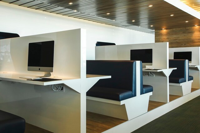 Lounge thumbnail 3