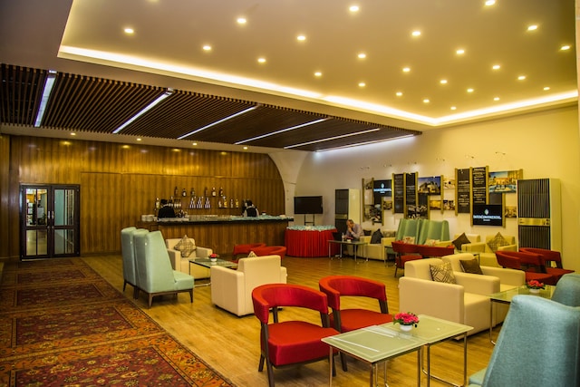 Lounge thumbnail 1