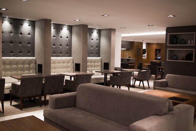 Lounge thumbnail 3