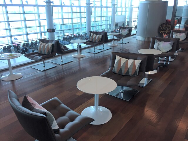 Lounge thumbnail 5