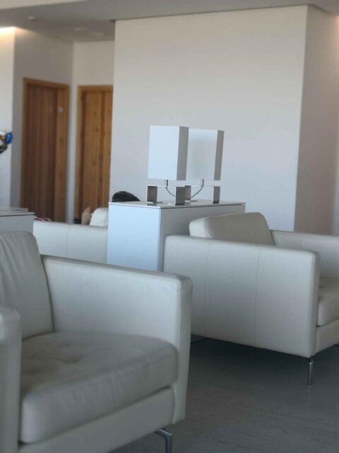 Lounge thumbnail 3