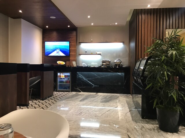 Lounge thumbnail 3