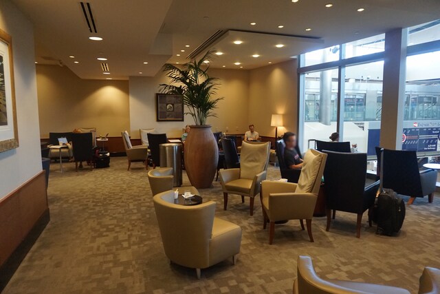 Lounge thumbnail 3