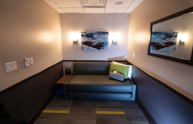 Lounge thumbnail 1