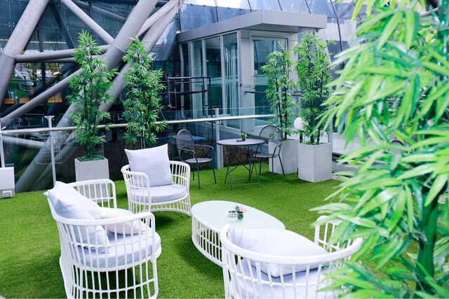 Lounge thumbnail 5
