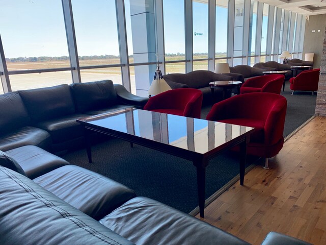 Lounge thumbnail 1