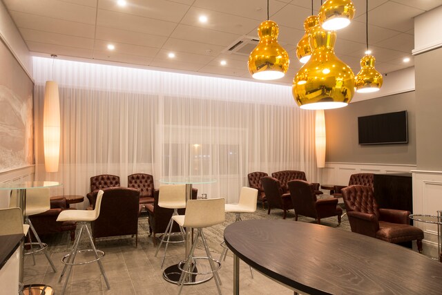Lounge thumbnail 1