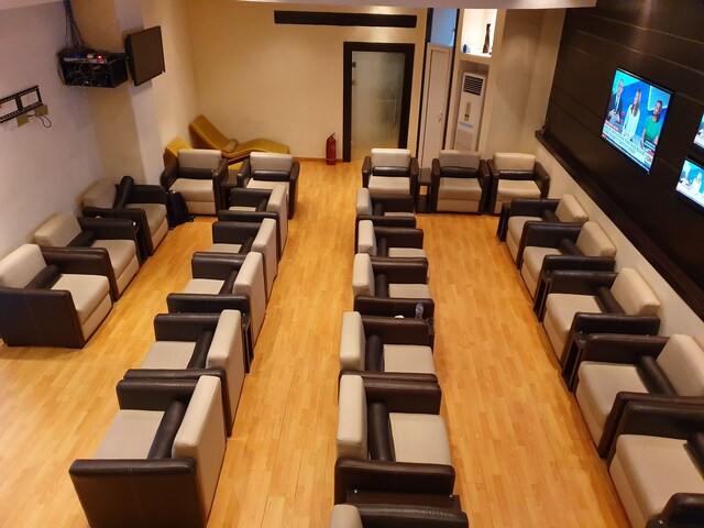 Lounge thumbnail 2