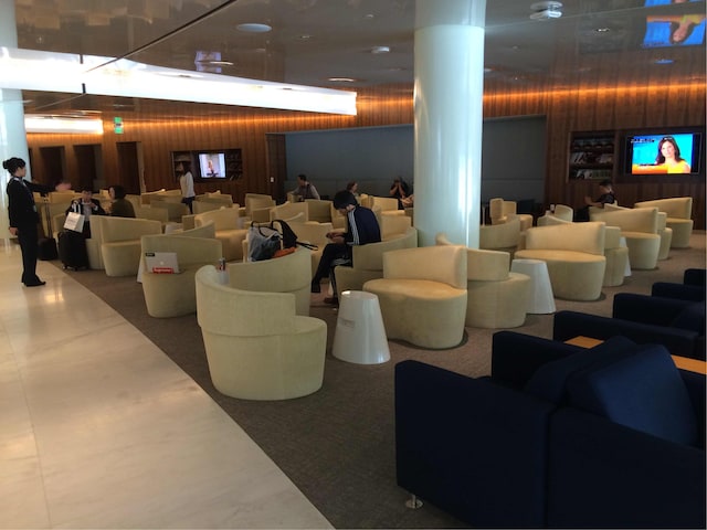 Lounge thumbnail 2