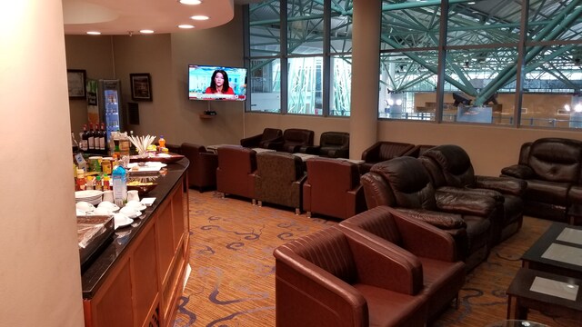Lounge thumbnail 4